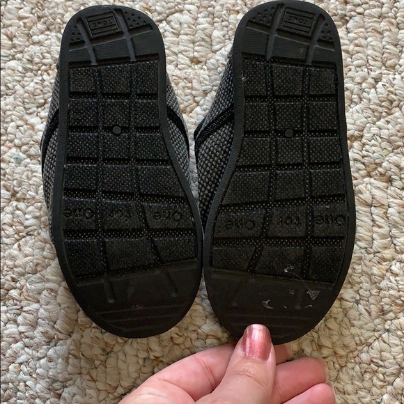 Tom’s toddler shoes - Picture 2 of 3